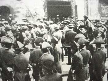 phoca_thumb_l_1904 - Napoli sciopero con carabinieri a controll.i manifestanti